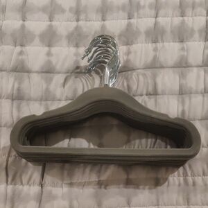 Set Of 15 Non-Slip Velvet Clothes Hangers - Gray Retro Trendy Y2k